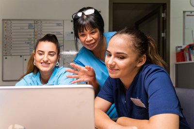 Ausbildung & Praktika